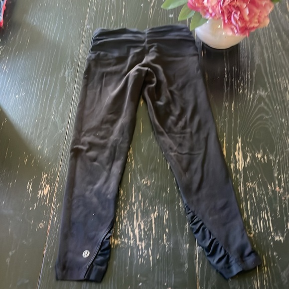 Lululemon. - Picture 3 of 5